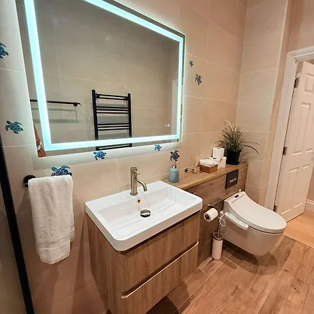 Bijou In The Heart Of Clifton Village Апартаменти Бристоль