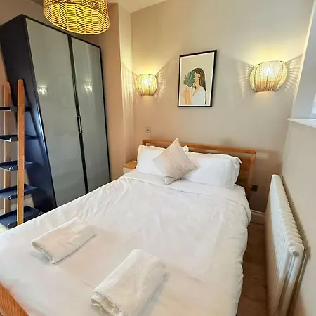 Bijou In The Heart Of Clifton Village Апартаменти Бристоль